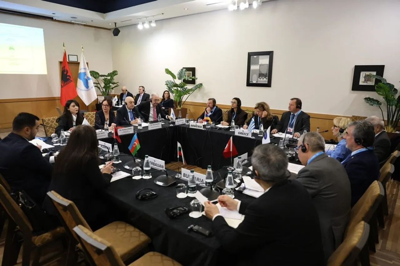 Shqipëri, mbahet takimi i Komisionit për Politikat Sociale dhe Humanitare të PABSEC-ut