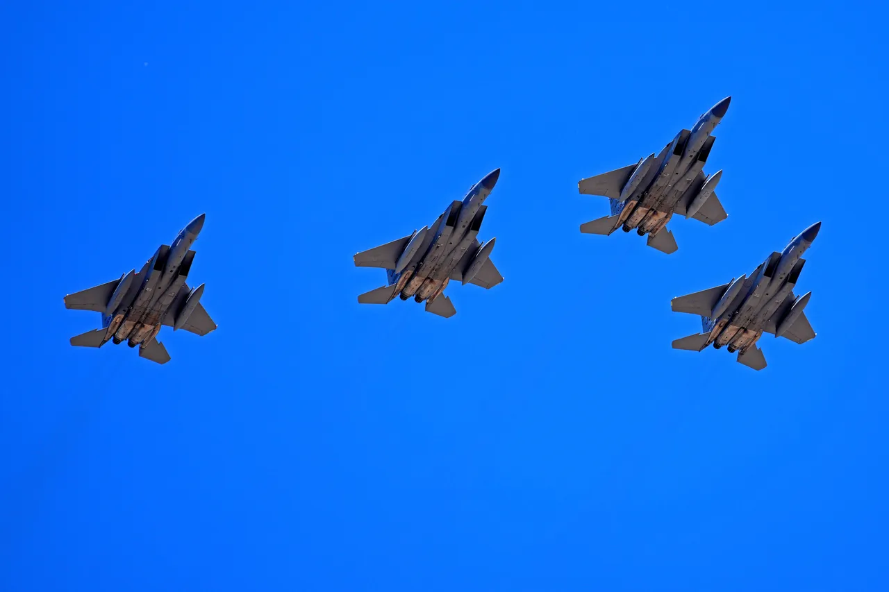 Кувейттин F/A-18 учагы "достук огу" окуясында үч америкалык F-15 учагын атып түшүрдү