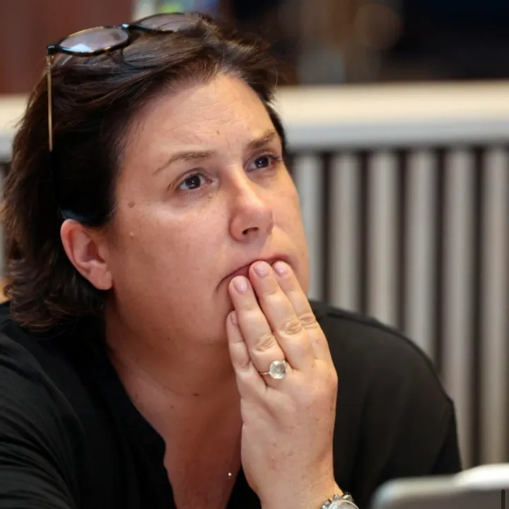 Islamophobie: Rima Hassan relaxée dans le procès contre la socialiste Richardot