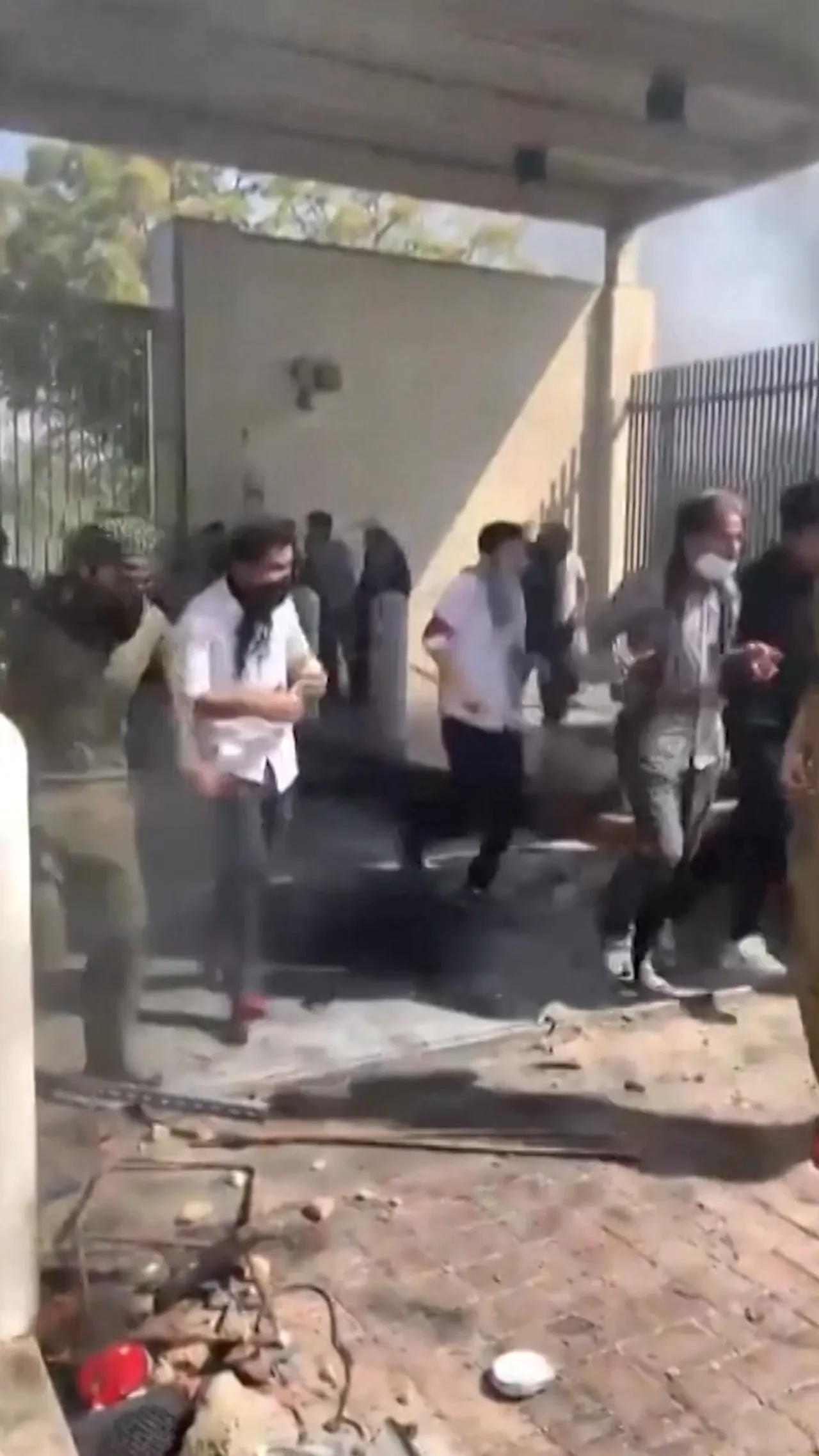 10 tewas, 100 lainnya luka-luka setelah Marinir AS lepaskan tembakan ke demonstran