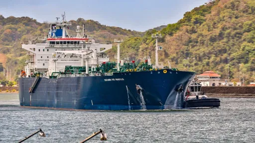 Dua kapal Pertamina tertahan di Teluk Persia akibat konflik Timur Tengah