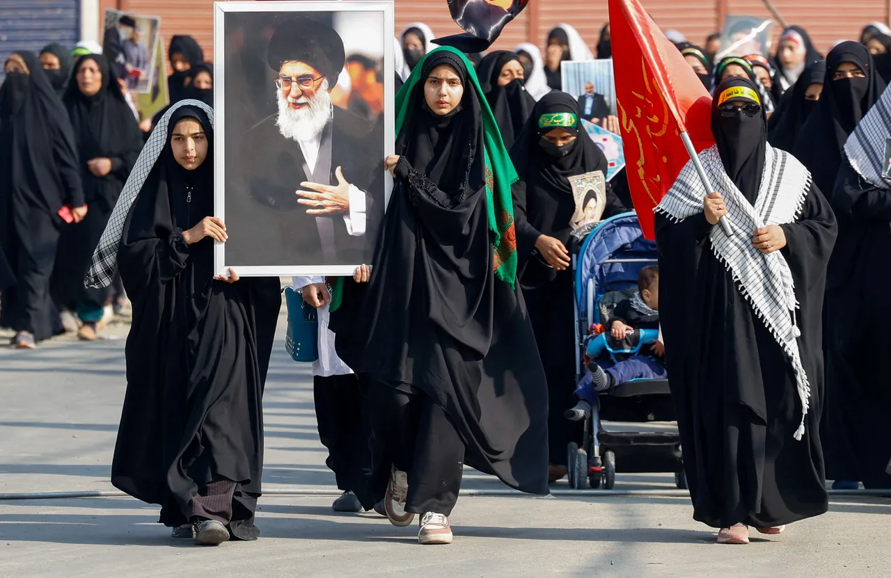 ईरान के खामेनेई की हत्या के विरोध में लगातार तीसरे दिन कश्मीर में प्रतिबंध जारी हैं।