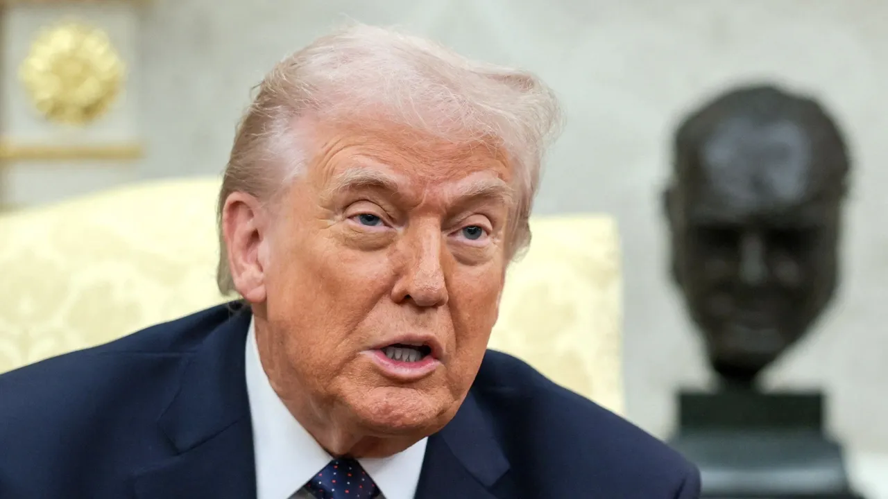 ترامپ: در صورت لزوم نیروی دریایی آمریکا نفتکش‌ها را در تنگه هرمز اسکورت می‌کند