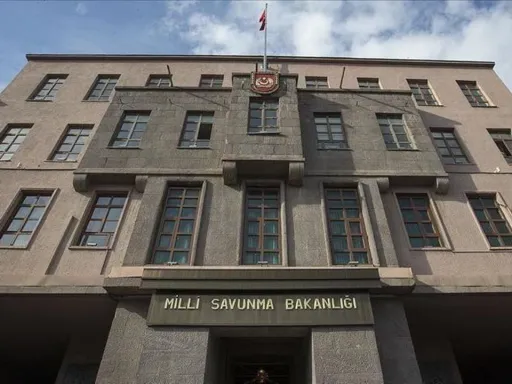 Ministério da Defesa: "Munições balísticas dirigidas ao espaço aéreo turco foram neutralizadas"