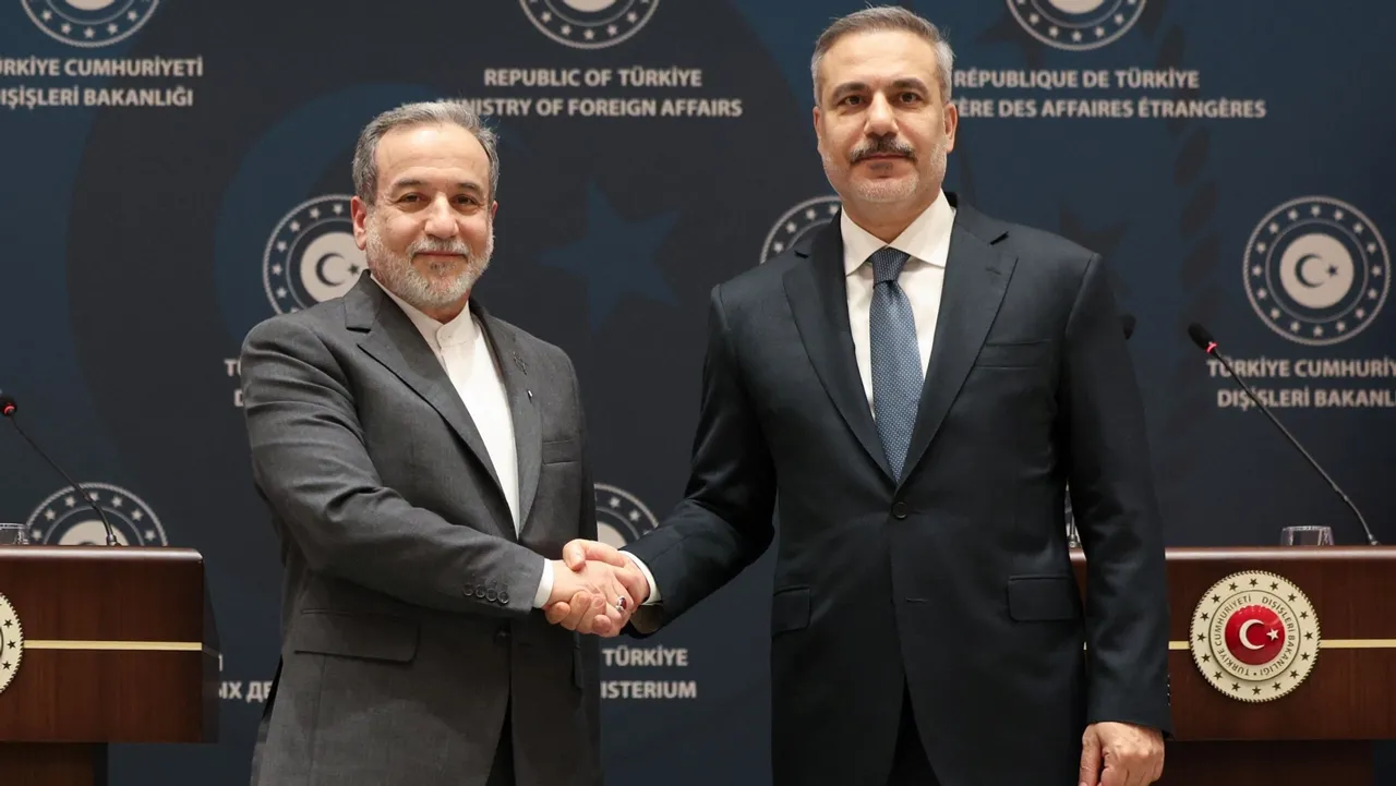 Министр Фидан обсудил с Аракчи запуск ракеты