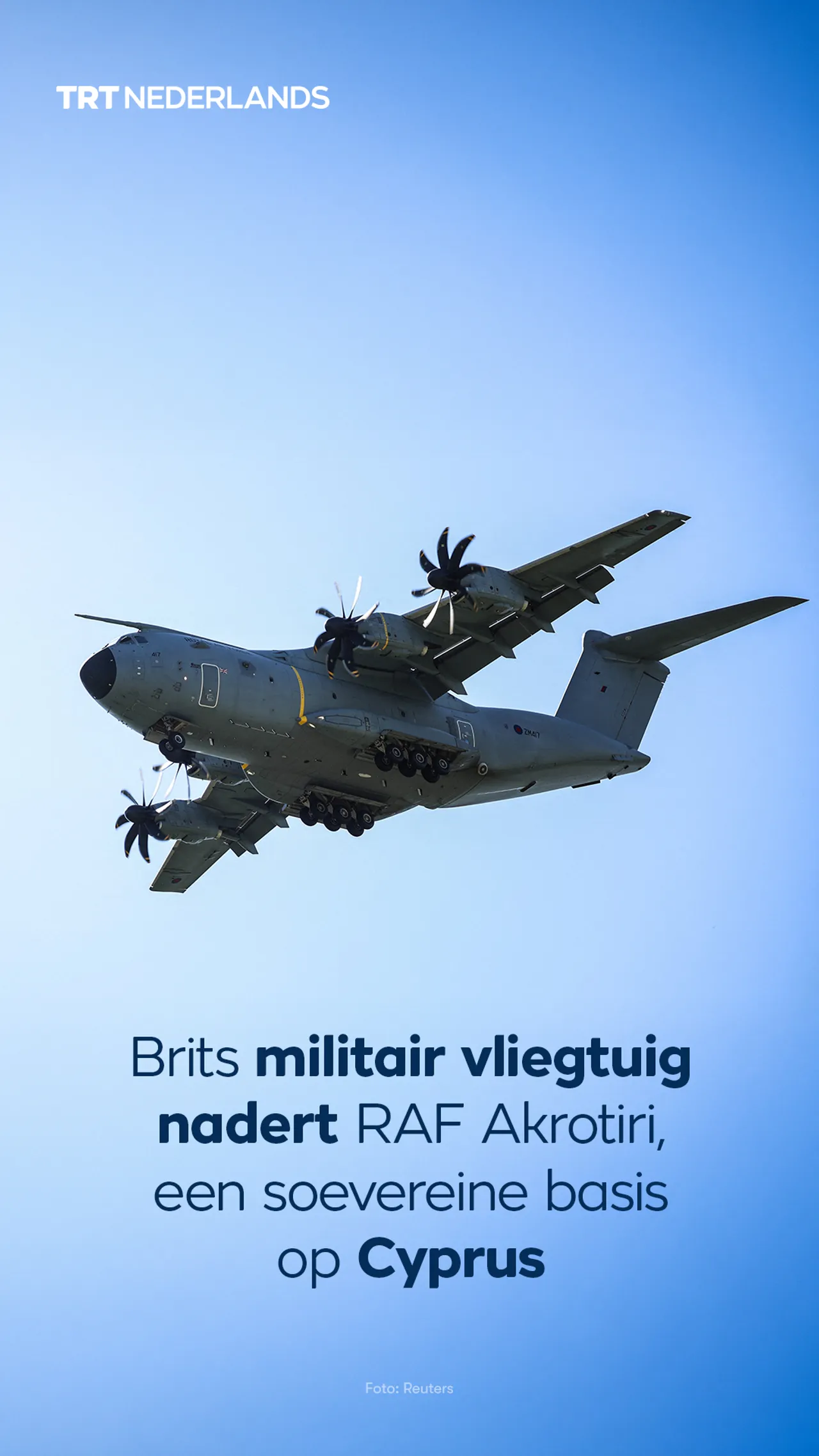Een Brits militair vliegtuig nadert RAF Akrotiri, een Britse soevereine basis op Cyprus