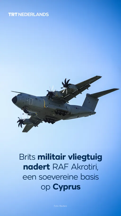 Een Brits militair vliegtuig nadert RAF Akrotiri, een Britse soevereine basis op Cyprus