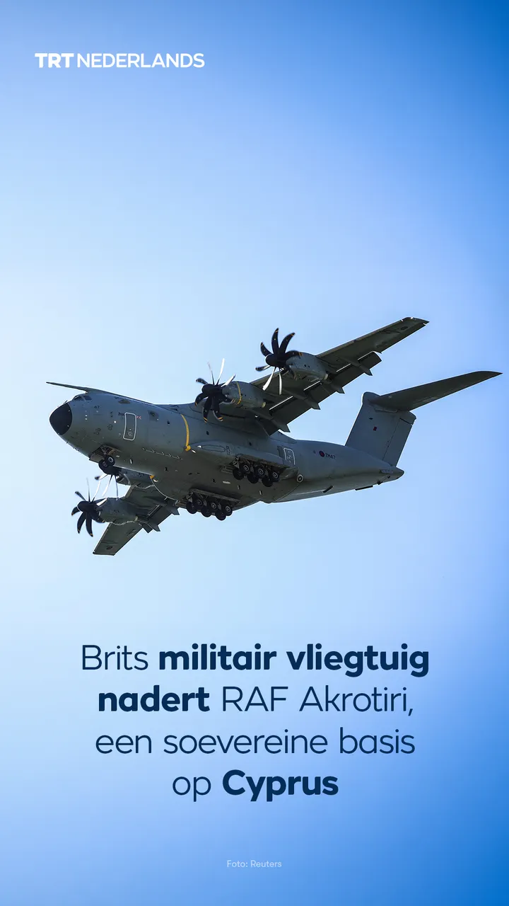 Een Brits militair vliegtuig nadert RAF Akrotiri, een Britse soevereine basis op Cyprus