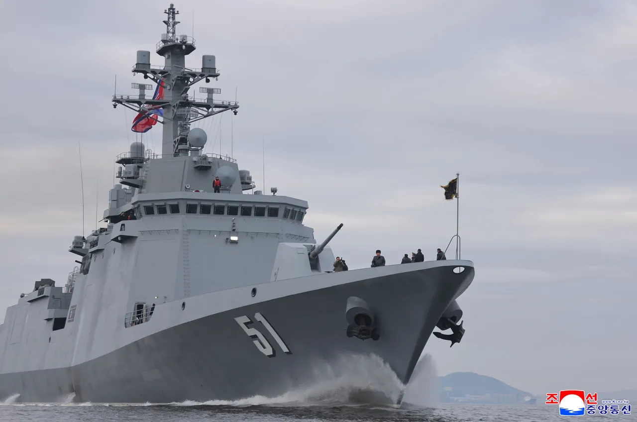 Kim Jong Un tinjau kapal perusak baru Cheo Hyon, rencanakan 12 kapal perang nuklir