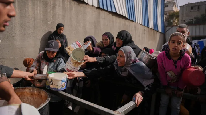 BMT: “Qəzzada qadınlar humanitar faciənin eşiyindədir”