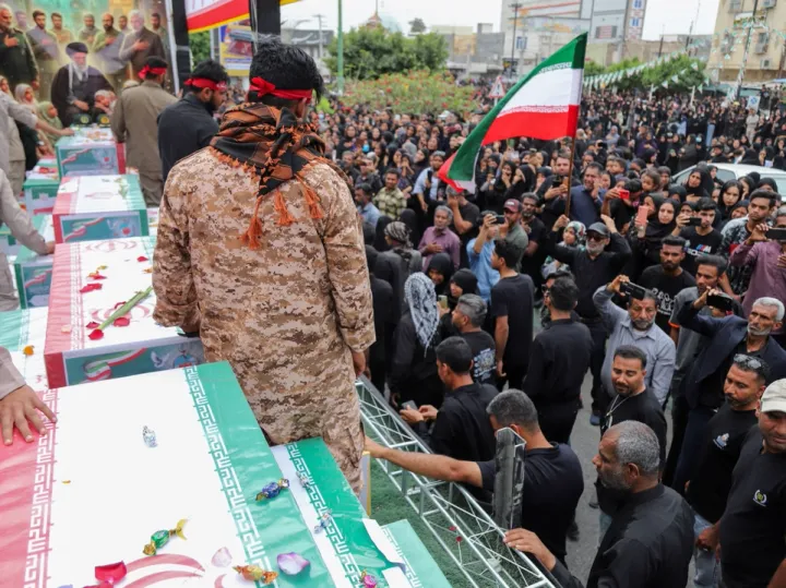 Ministério da Saúde do Irão diz que o número de mortos nos ataques dos EUA e de Israel sobe para 926