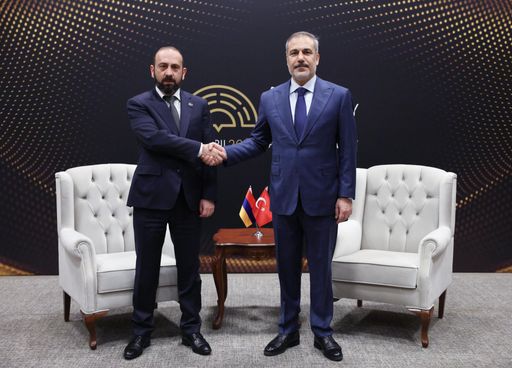 Ministri i Jashtëm i Türkiyes bisedon me homologun armen për zhvillimet rajonale