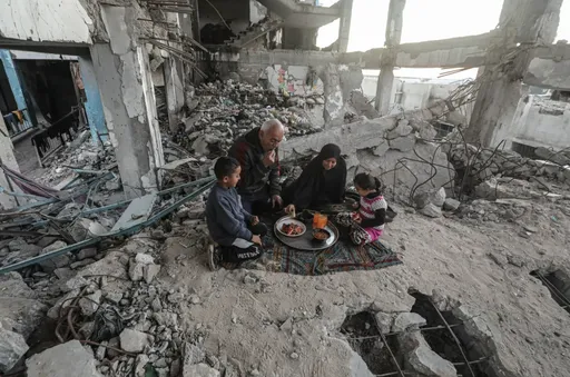 Кршливата врата на Рафах: Како „прекинот на огнот“ во Газа го прикрива продолжувањето на опсадата