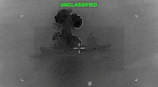 الجيش الأمريكي يعلن استهداف سفينة إيرانية للمسيّرات ويؤكد امتلاك ذخائر كافية لمواصلة الحرب