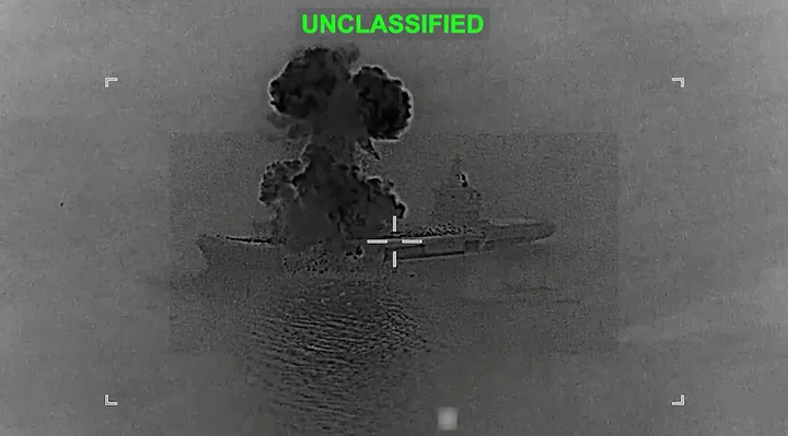 الجيش الأمريكي يعلن استهداف سفينة إيرانية للمسيّرات ويؤكد امتلاك ذخائر كافية لمواصلة الحرب