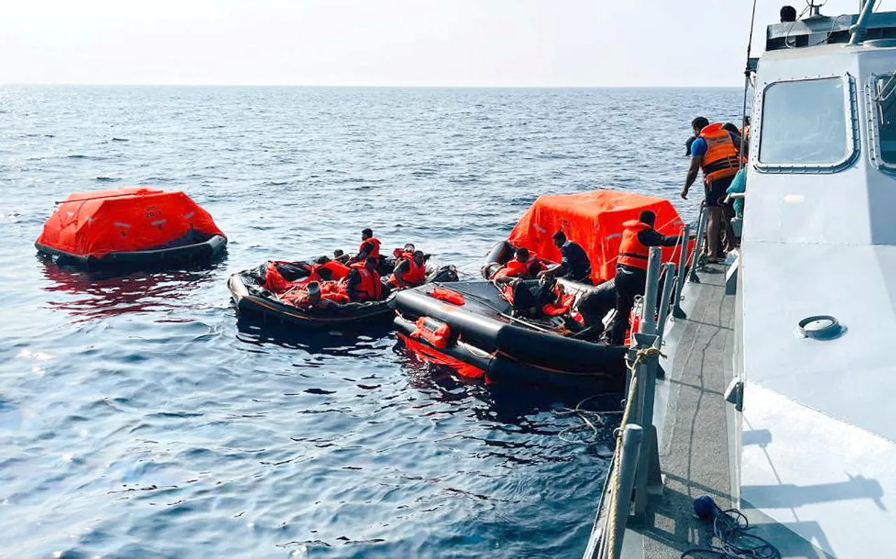 Шри Ланка евакуираше екипаж на ирански брод откако американска подморница ја потопи фрегатата Дена