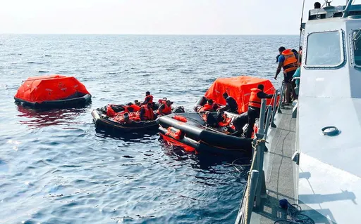 Шри Ланка евакуираше екипаж на ирански брод откако американска подморница ја потопи фрегатата Дена