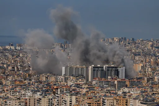 مقتل 4 أشخاص ودمار هائل.. غارات إسرائيلية عنيفة تستهدف الضاحية الجنوبية لبيروت وجنوبي لبنان