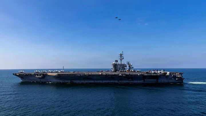 L’Iran affirme que le porte-avions USS Abraham Lincoln a subi de lourds dégâts lors d’une attaque