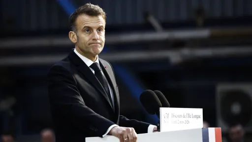 La France "ne fait pas la guerre" au Moyen-Orient, assure Macron