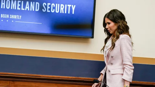 Tramp Kristi Noêmnı wazifasınnan azat itte