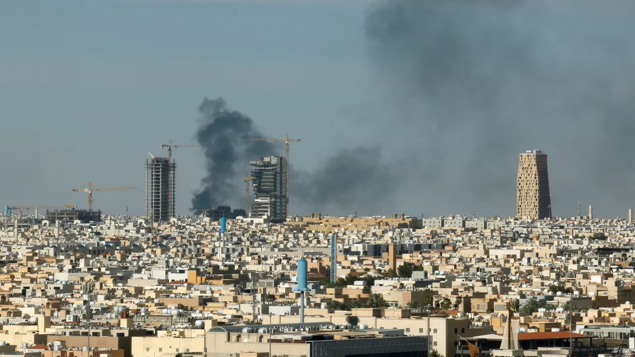 Arábia Saudita interceta três mísseis balísticos que tinham como alvo a Base Aérea Príncipe Sultan