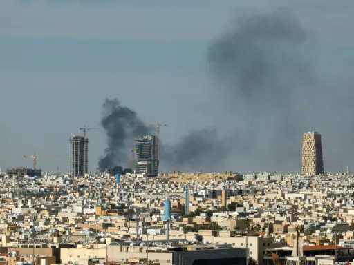 Arábia Saudita interceta três mísseis balísticos que tinham como alvo a Base Aérea Príncipe Sultan