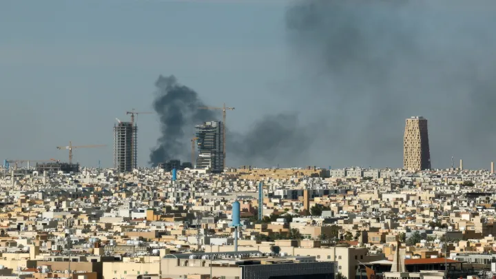 Arábia Saudita interceta três mísseis balísticos que tinham como alvo a Base Aérea Príncipe Sultan