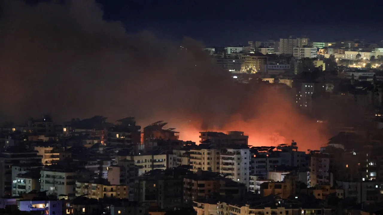 عقب إنذارات بإخلائها.. غارات إسرائيلية عنيفة على الضاحية الجنوبية لبيروت