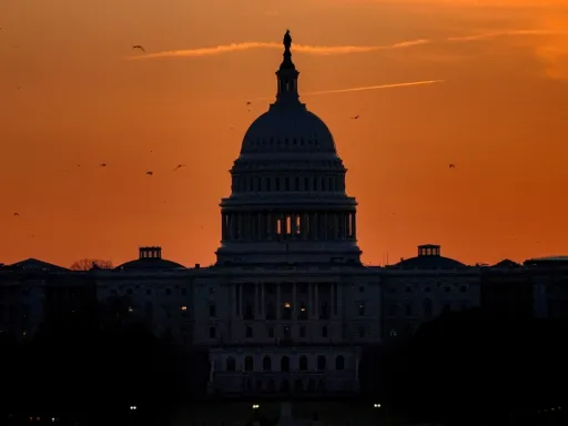 Câmara dos Representantes dos EUA rejeita proposta de limitar os poderes de guerra de Trump no Irão