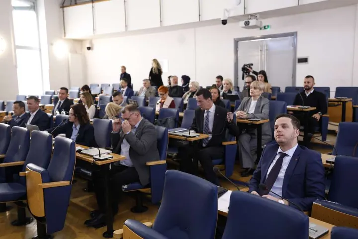 BiH: Skupština Kantona Sarajevo prihvatila ostavku premijera Nihada Uka