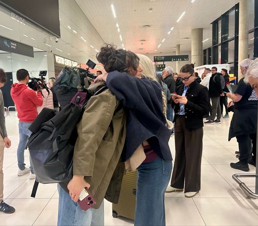 Avioni me 150 pasagjerë që kërkuan evakuim nga Lindja e Mesme mbërrijnë në Zagreb