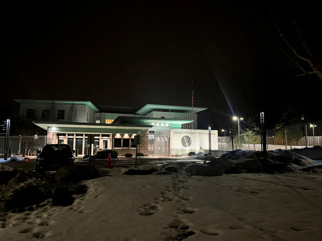 Explosion hits US embassy in Oslo