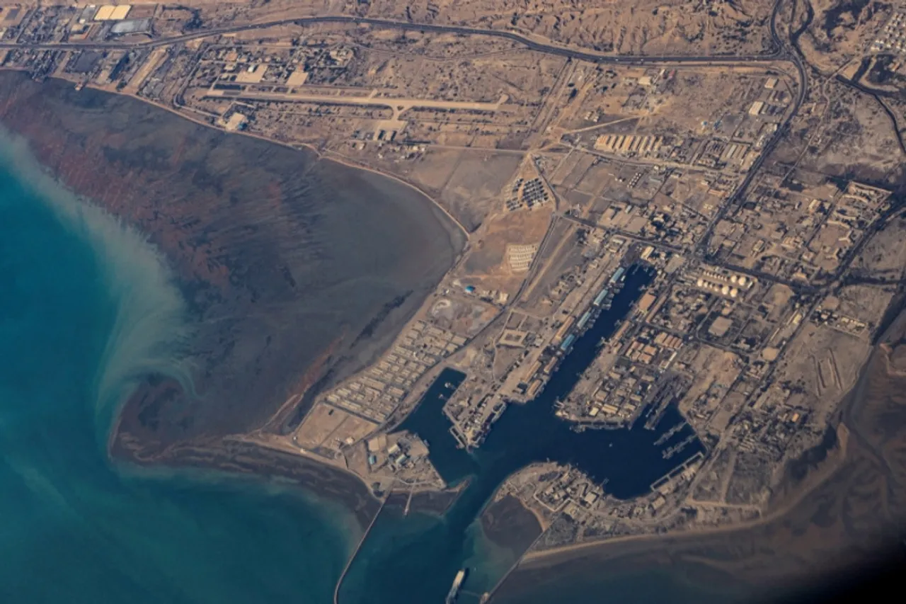 Iran: i Paesi che rispettano le sanzioni USA avranno problemi nello Stretto di Hormuz