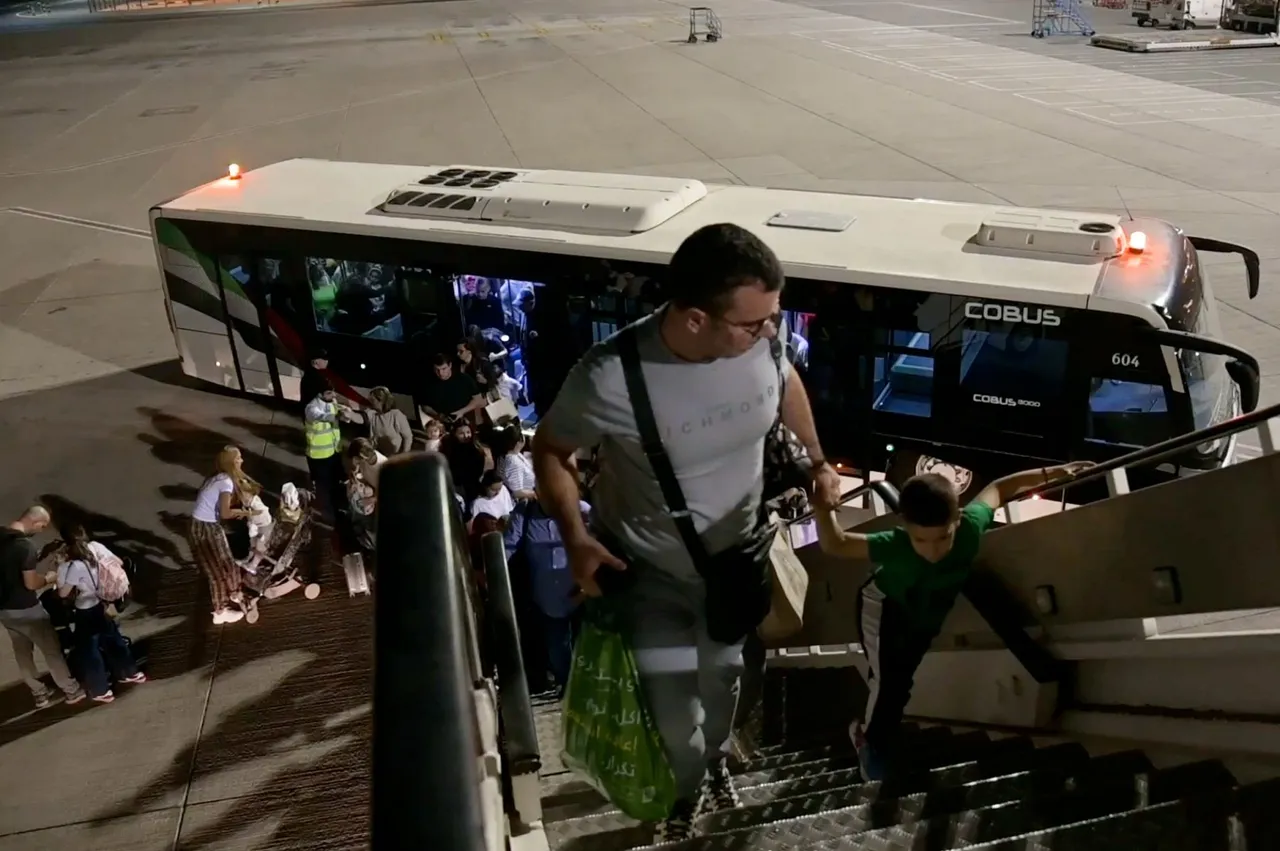 Srbija evakuacijskim letom iz Dubaija vratila kući 266 ljudi