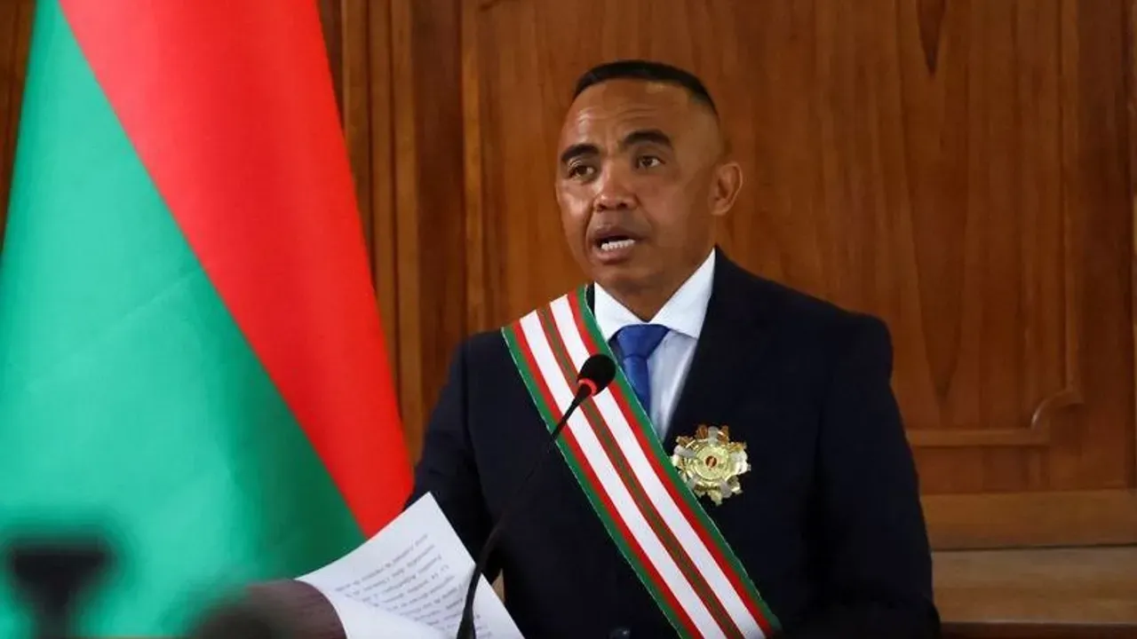 Rais wa Madagascar Randrianirina amfuta kazi waziri mkuu, baraza la mawaziri