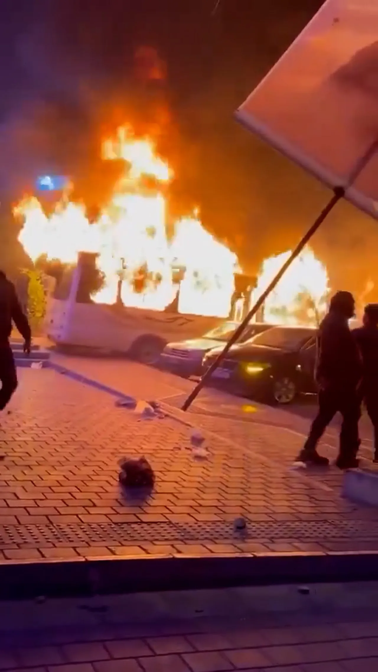 Rudal Iran menghantam Tel Aviv, picu kebakaran di sejumlah titik