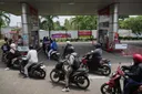 Indonesia kaji ulang subsidi dan anggaran program untuk menekan lonjakan harga bahan bakar