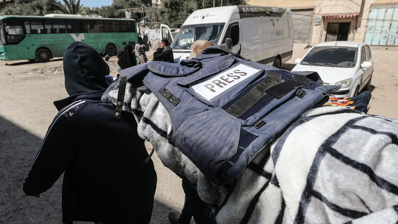 شهداء جدد بغزة بينهم صحفية.. وحماس: الاحتلال يستغل انشغال العالم بإيران ولبنان لتصعيد مجازره بالقطاع