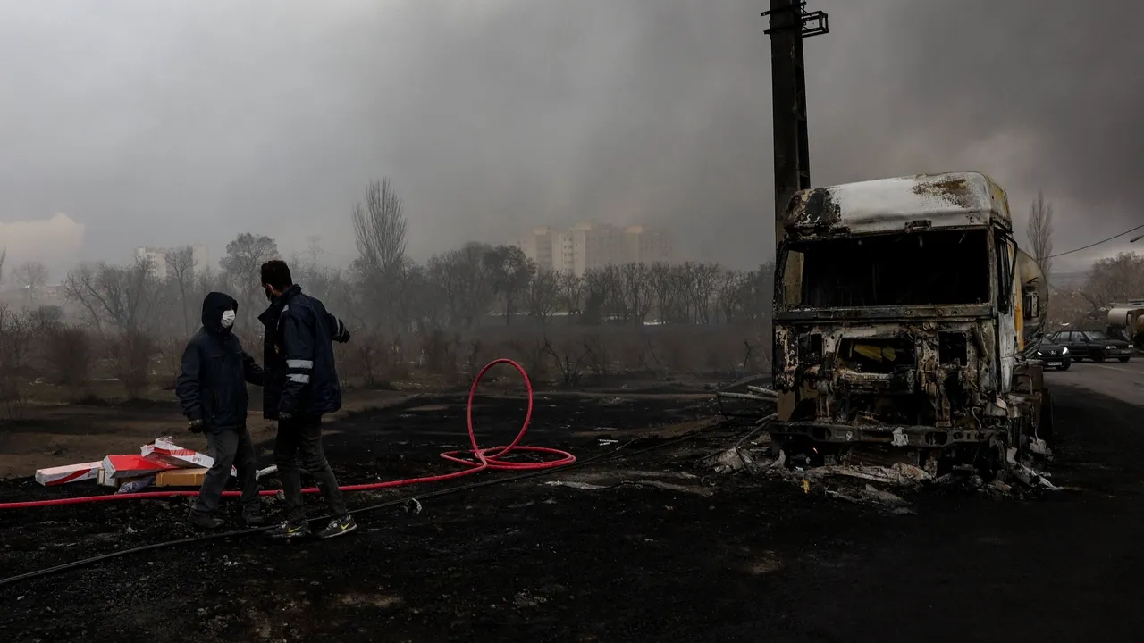 Trump diz que os EUA afundaram a marinha do Irão e destruíram bases de lançamento de mísseis