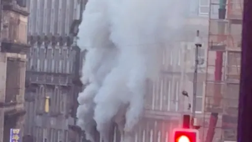 Голем пожар избувна во шкотскиот град Глазгов, се урна историска зграда