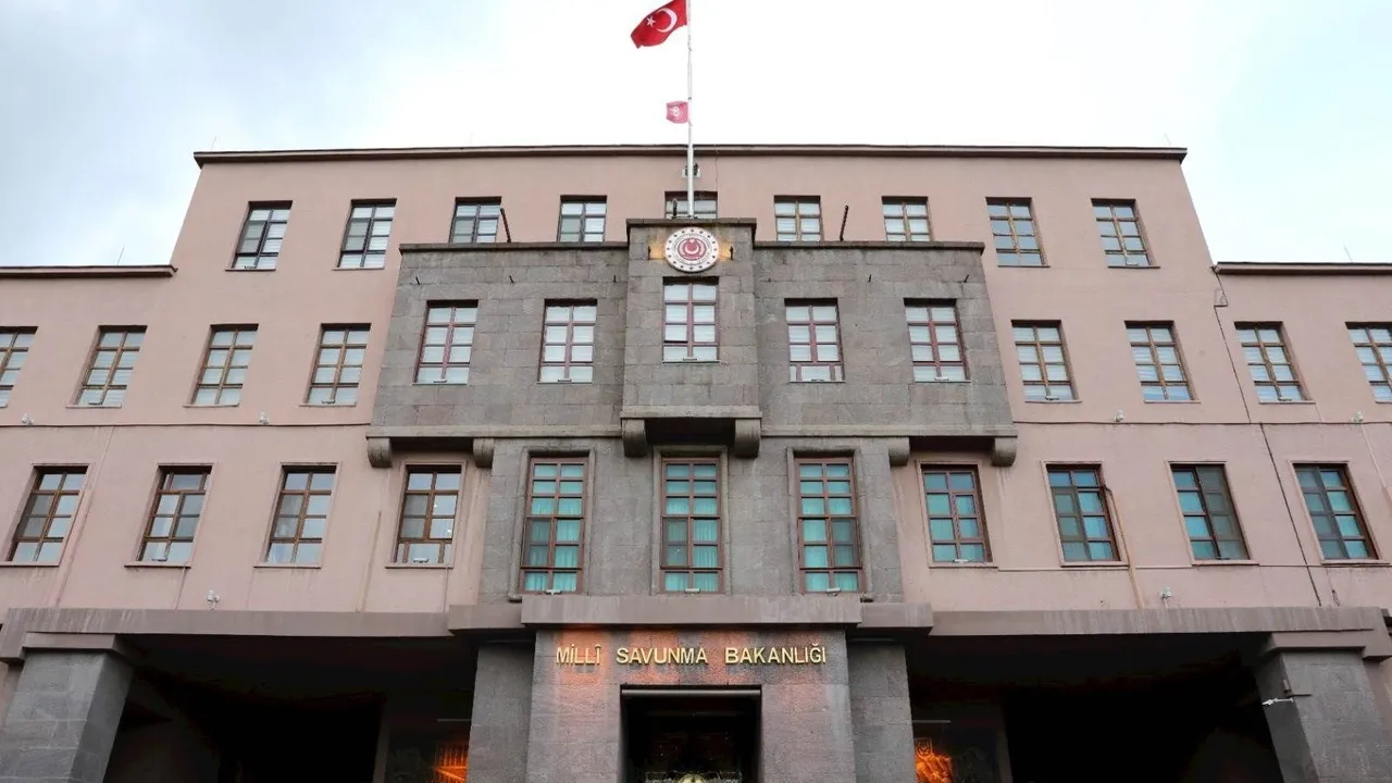 Турция заявила о перехвате баллистической ракеты из Ирана