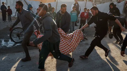 شهداء وجرحى في قصف إسرائيلي استهدف نازحين بغزة