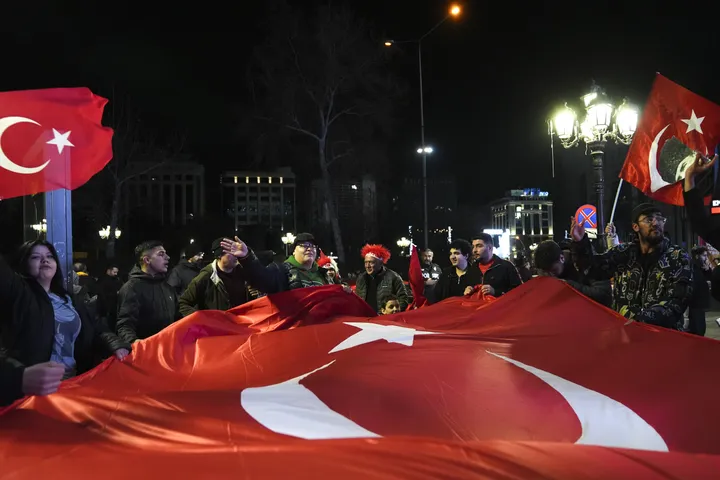 Türkiye triumphs: Fans flood streets after World Cup qualification