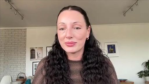 Aktivistja që dogji pasaportën izraelite  Izraeli po bëhet shoqëri gjithnjë e më ekstremiste