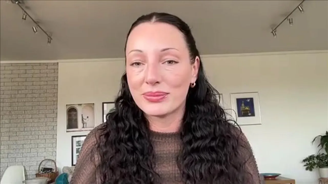 Aktivistja që dogji pasaportën izraelite: Izraeli po bëhet shoqëri gjithnjë e më ekstremiste