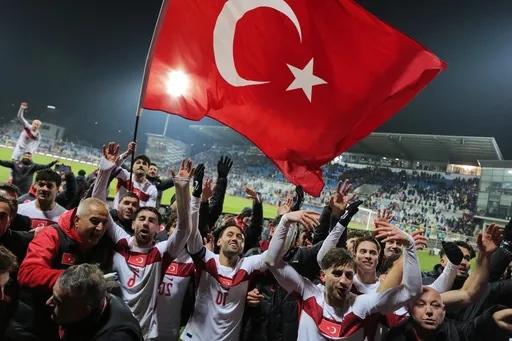 Histórico regreso de Türkiye al Mundial: clasificó tras 24 años de ausencia al vencer a Kosovo