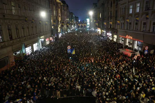 Desetine hiljada ljudi dočekalo reprezentativce BiH ispred Vječne vatre u Sarajevu