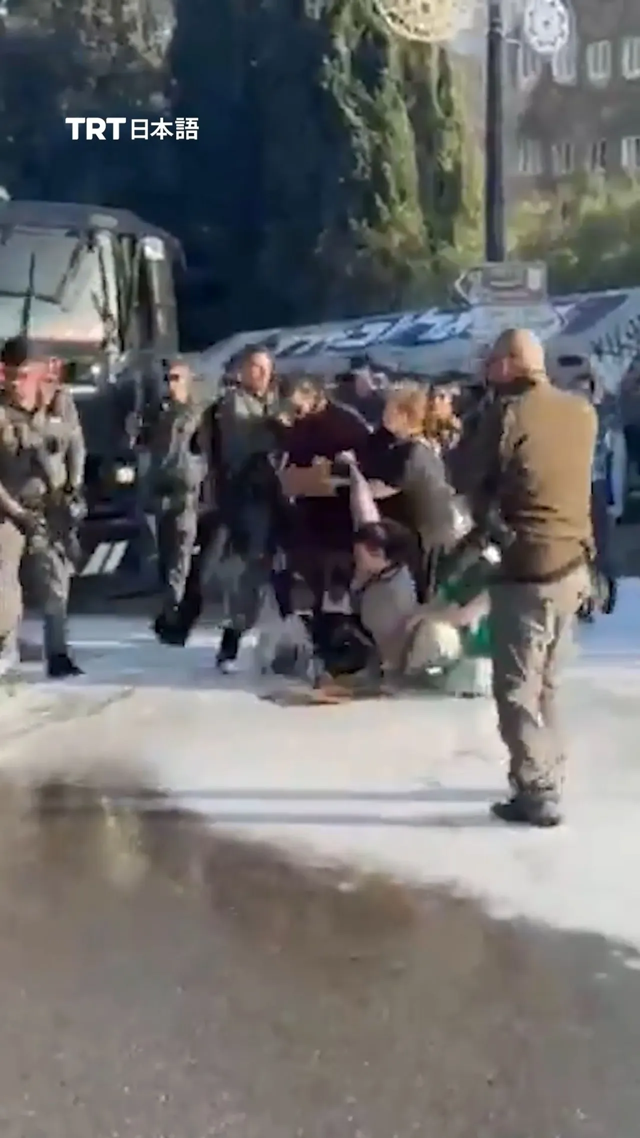 イスラエル警察、死刑に反対する抗議デモを放水で強制排除