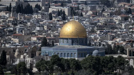 علماء دين بغزة ينددون بإغلاق الأقصى وقانون إعدام الأسرى.. وحماس تدعو لحراك عالمي